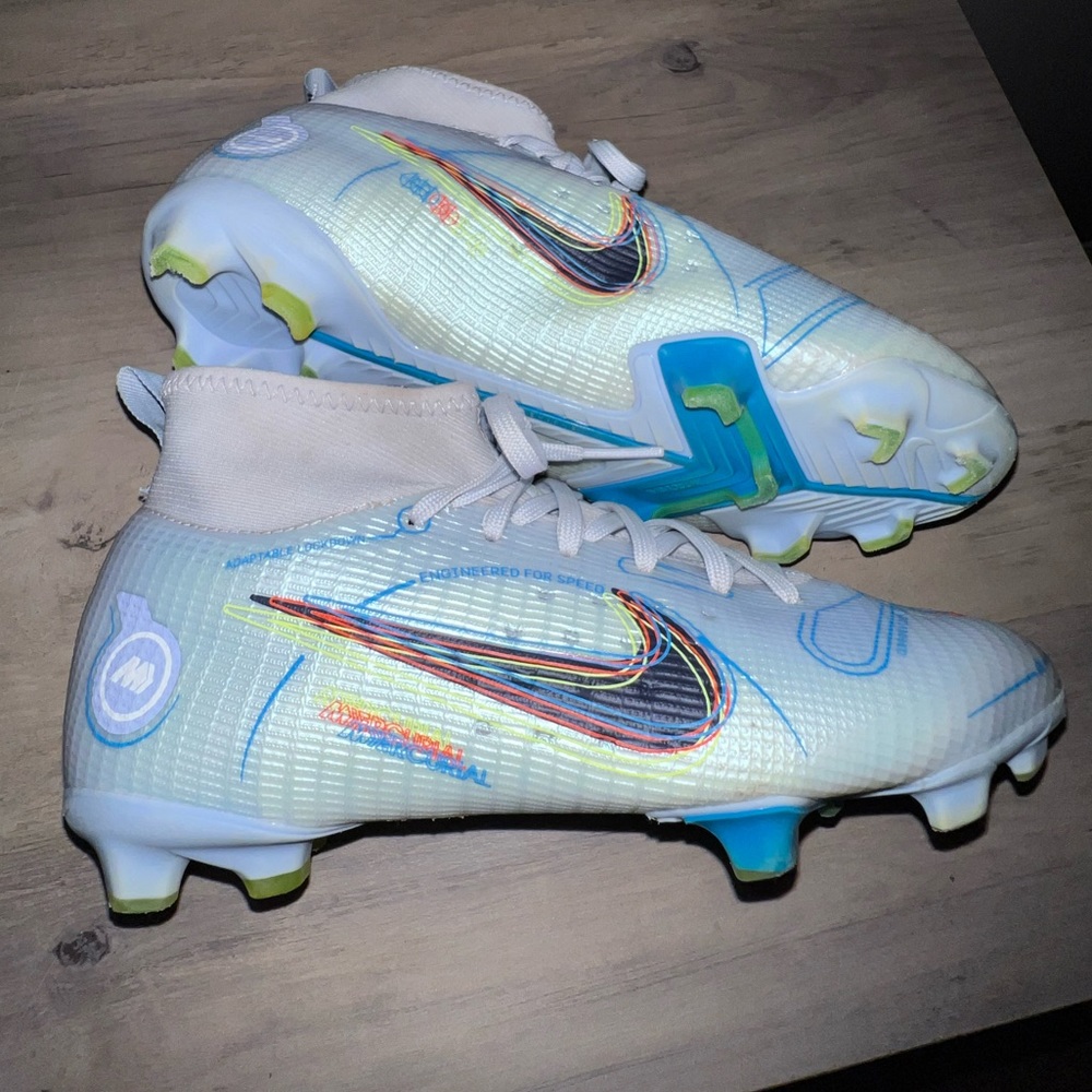 Nike Kids' Mercurial Superfly 8 Pro FG Soccer Cleats
Kids size 2